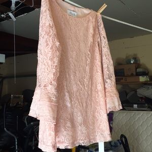 😍 Beautiful Laces Top For Sell 😍